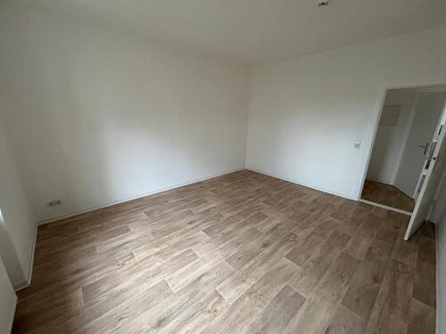 Foto - Komplettsanierte 4-Zimmer-Erdgeschosswohnung mit Wintergarten!