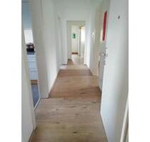 ein Zi. frei von möbiliziert Vier Zimmer Wohnung 7Km von Zentrum - Stuttgart Bad Cannstatt