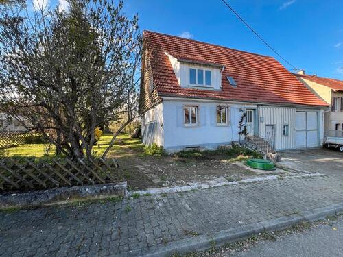 Foto - Bauplatz mit Abrissobjekt - grüne Aussicht mit Privatsphäre