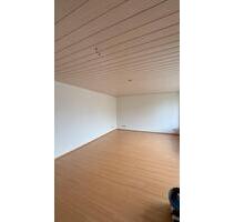 Helle 4-Zimmer-Wohnung mit Balkon, Garage & Keller in Velbert