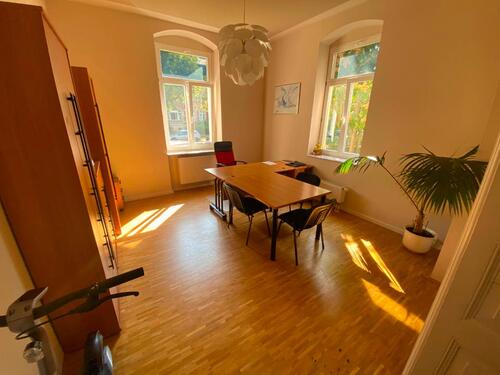 Foto - Vollmöblierter 19 m² Büroraum in Altbauvilla – Gemeinschaftsbüro mit Balkon