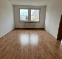 niedliche 2-Zi.-Whg. in der 1. Etage mit Wanne - Crimmitschau