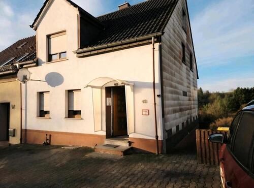 Foto - Haus mit großem Garten im Ortsteil Dirmingen