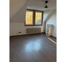 Gemütliche Dachgeschosswohnung mit viel Tageslicht in ruhiger Lag - Gelsenkirchen Gelsenkirchen-Mitte Gemütliche Dachgeschosswohnung mit viel Tageslicht in ruhiger Lag - Gelsenkirchen Gelsenkirchen-Mitte