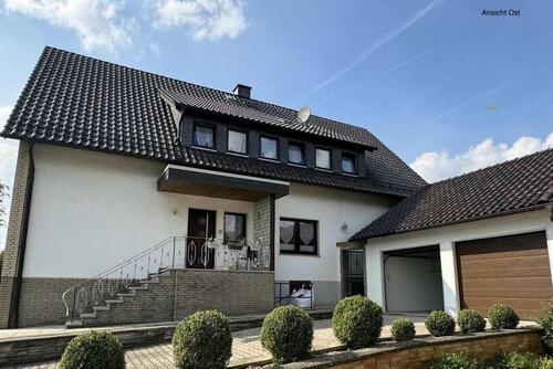 Foto - Solides Zweifamilienhaus mit großem Garten, 225 m2 WF