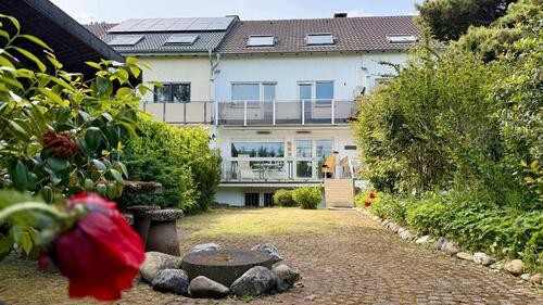 Foto - Großzügiges Reihenmittelhaus mit Garten, Garage und Stellplätze