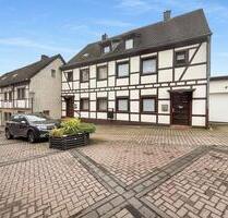 Rendite-Perle in Kall: 2 sanierte Häuser 6,4 % Rendite | Garage