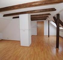Wohnen unterm Dach: Charmante Maisonette mit Sichtbalken - Zwickau