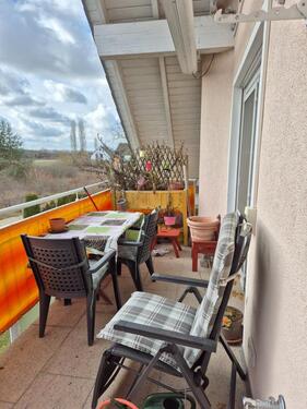 Foto - Auf 1 Ebene: Helle 3-Zi-DG-Whg - 900,00&nbsp;EUR Kaltmiete, ca.&nbsp; 98,00&nbsp;m&sup2;