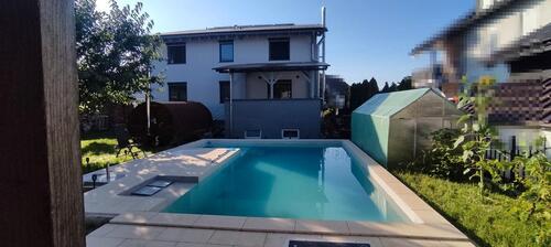 Foto - Freistehendes 1 bis 2 Familenhaus mit Pool ca 400m2 Wohn u. NF