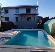 Freistehendes 1 bis 2 Familenhaus mit Pool ca 400m2 Wohn u. NF - Elchesheim-Illingen