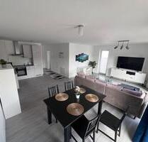Möbilierte Neubauwohnung - Schnelles Internet, 65-Zoll TV, Balkon - Gäufelden