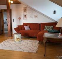 Gepflegte 3-Zimmer-DG-Wohnung mit Balkon und Stellplatz in Eppingen-Mühlbach, Nähe Feldrand