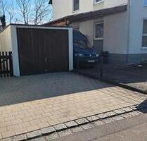 Garage mit Stellplatz zu vermieten 