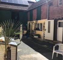Kleiner Dreiseithof mit Scheune und kleinem Garten - Artern