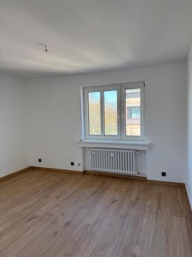Foto - 3 Zimmer Wohnung mit Küche Balkon und Garage parallel zur Rü