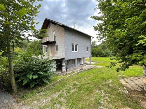 Foto - Teilsaniertes Einfamilienhaus mit großem Grundstück