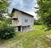 Teilsaniertes Einfamilienhaus mit großem Grundstück - Freden (Leine)