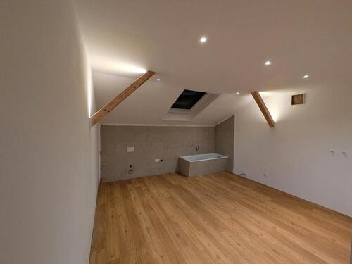 Foto - Erstbezug nach Renovierung 2-Zi-Wohnung (60m2) + 50 m2 Lagerraum