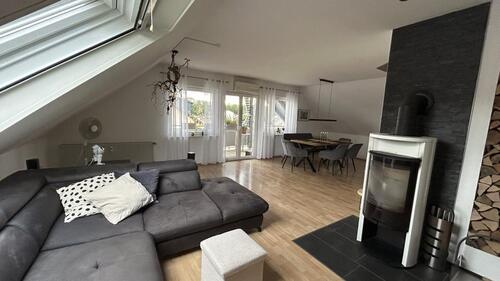 Foto - Schöne 3 Zimmer Dachgeschoßwohnung 80 qm EBK Balkon 2xStellplatz