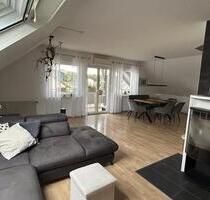 Schöne 3 Zimmer Dachgeschoßwohnung 80 qm EBK Balkon 2xStellplatz - Scheßlitz