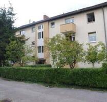 Frisch renovierte 2-Zimmer-Wohnung mit Balkon in 45359 - Essen Stadtbezirk IV