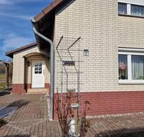 Provisionsfrei Freistehendes Einfamilienhaus mgl Einliegerwohnung - Straußfurt