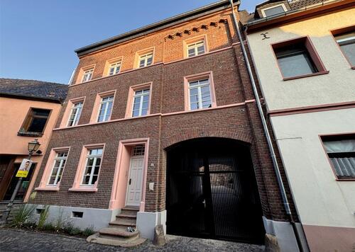 Foto - Teilmöblierter, sanierter Wohntraum inkl. hochw. Einbauküche, Terrasse sowie Beleuchtungskonzept