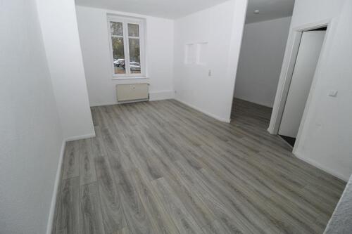 Foto - Schönes Apartment mit 1,5 Zimmern +Laminat+Bad mit Dusche+EBK! Ideal geeignet für Studenten