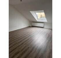 Schöne zwei Zimmer Dachgeschosswohnung mit Einbauküche in Bad Nau - Bad Nauheim