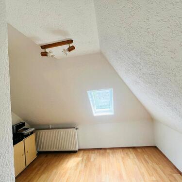 Foto - 1 Zimmer Dachgeschoßwohnung zur Miete in Singen (Hohentwiel)