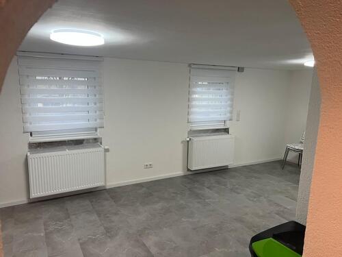 Foto - Teilmöblierte helle 2- Zimmer Halbkellerwohnung