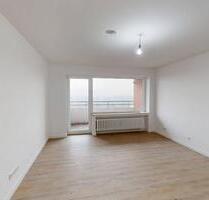 Panoramablick inklusive: Helle 3-Zimmer-Wohnung mit Balkon in der obersten Etage - Lübeck Sankt Lorenz Nord