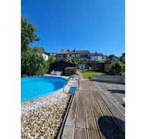 Zweifamilienhaus mit Garten, Pool & Potenzial in Zweibrücken