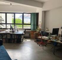 2 Büroplätze in netter Bürogemeinschaft in Berlin-MitteWedding