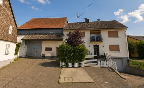 Foto - Großzügiges Wohnhaus mit Scheune