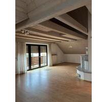 Modernisierte 4 Zimmer-Wohnung mit Balkon und EBK - Maxhütte-Haidhof