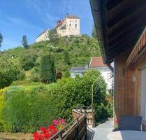 Traumhaftes Eigenheim mit 2 Mietwohnungen unterhalb der Waldburg