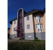 Schicke Wohnung unterm Dach! - 375,00&nbsp;EUR Kaltmiete, ca.&nbsp; 63,39&nbsp;m&sup2; in Limbach-Oberfrohna (PLZ: 09212)
