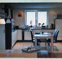 Schöne 3 Zimmer Wohnung mit EBK und Balkon. - Butzbach