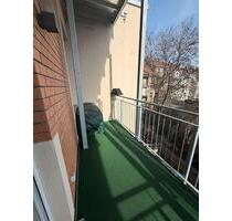 ZENTRALE 3-Zi. Wohnung MIT KÜCHE, WANNE, DUSCHE, BALKON + AUFZUG - Plauen