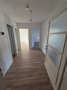 Foto - Frisch renovierte 3 Zimmer Wohnung mit 77m2 sofort zu vermieten!