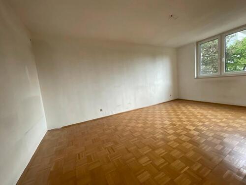 Foto - Frisch renoviert: ansprechende 2-Zimmer-Wohnung mit Balkon und Einbauküche