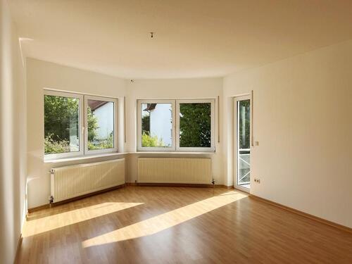 Foto - Helle 3 Zimmerwohnung mit Balkon im 1. Obergeschoss