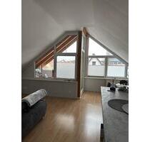 Freundliche 2-Zimmer Dachgeschoss Wohnung mit Balkon - Brühl