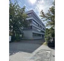 Die Flächen befinden sich im 1. OG eines 4-geschossigen Bürogebäudes welches vom Eigentümer vor kurzem umfänglich saniert wurde. Die Flächen haben Neubaustandard. Die Ausstattung umfasst einen... - Hamburg Stellingen