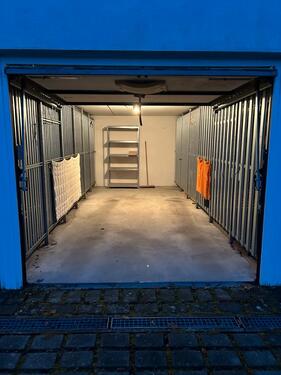 Foto - Garage mit Stellplatz - 90,00 EUR Kaltmiete,