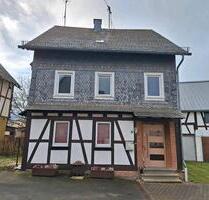 Großes Bauernhaus mit großer Scheune und großem Grundstück - Gemünden