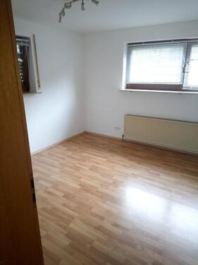 Foto - Helle freundliche UG-Einliegerwohnung in freistehendem Eckhaus