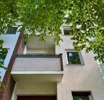 Frisch sanierte 2,5-Zimmer-Wohnung mit Balkon - sofort Einzug - Berlin Neukölln
